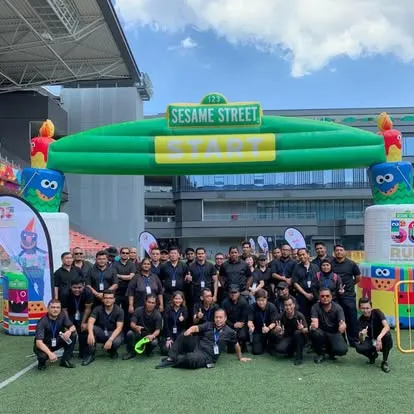 AMC team beneath the Sesame Street Run start arch